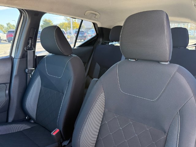 Used 2018 Nissan Kicks SV FWD image 10