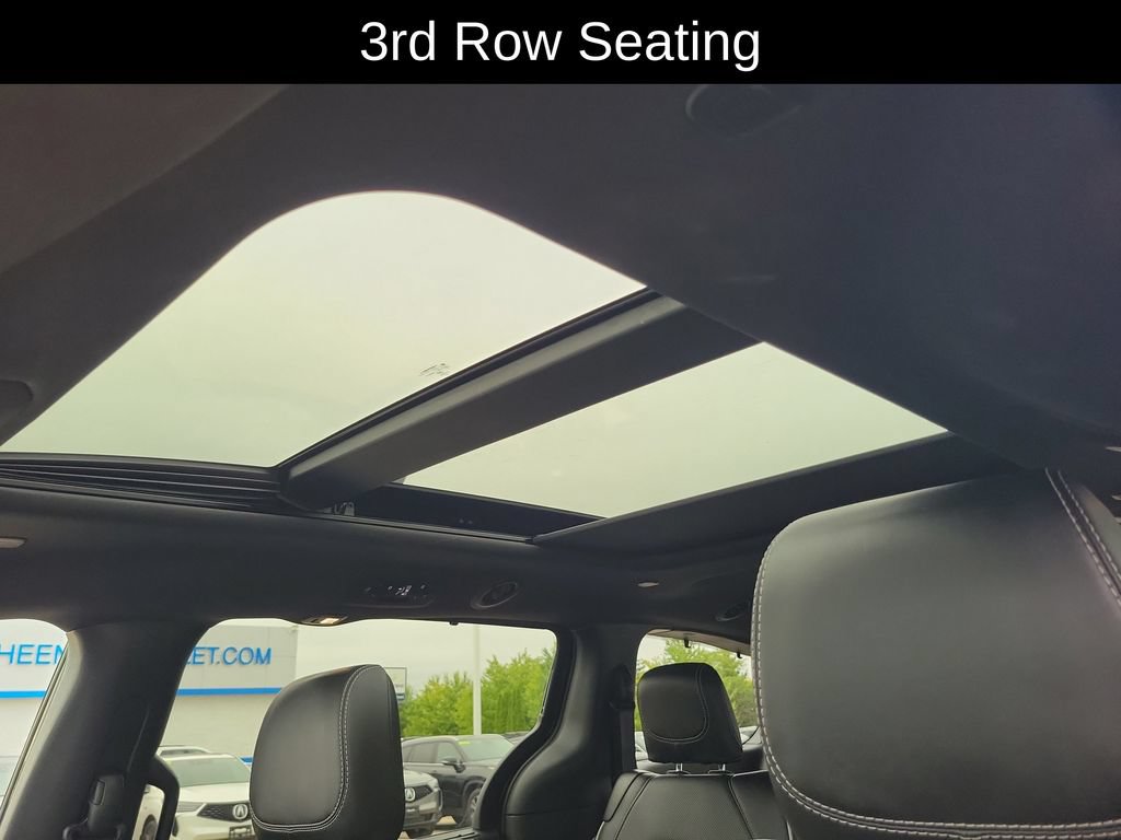 Used 2025 Chrysler Pacifica Limited FWD image 7