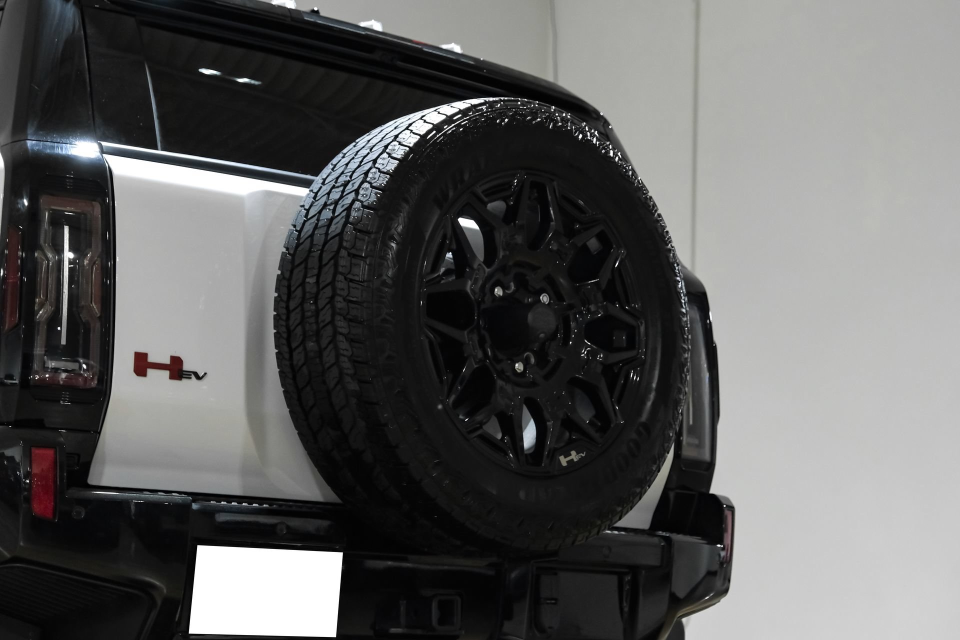 Used 2025 GMC Hummer EV 2X w/ LPO, Sport Package AWD/4WD image 60