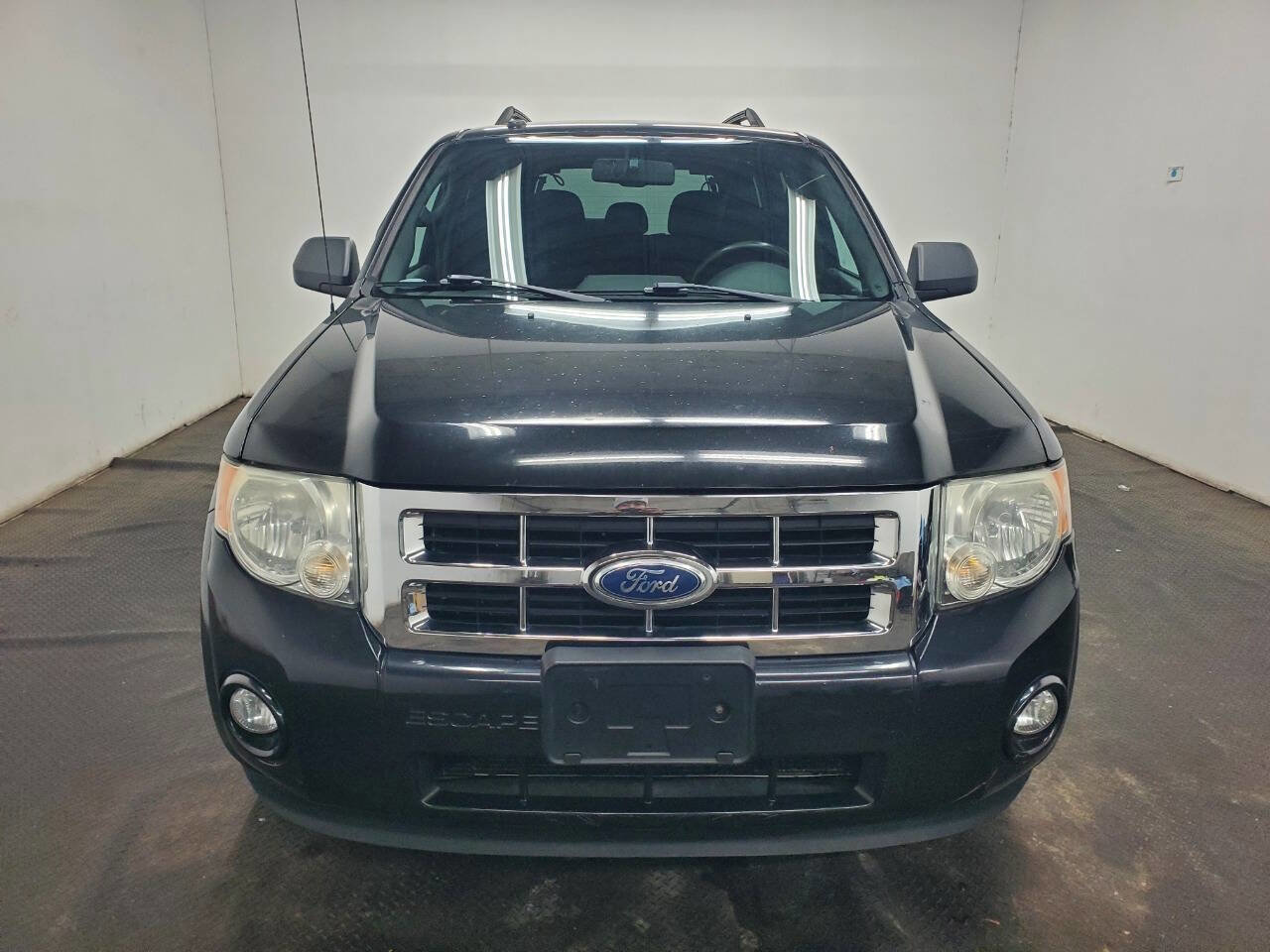 Used 2011 Ford Escape XLT image 2