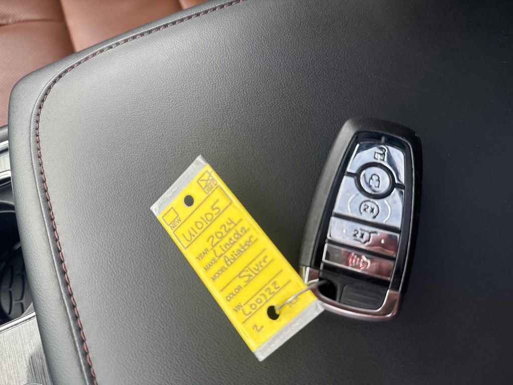 Used 2024 Lincoln Aviator Reserve w/ Equipment Group 201A image 24