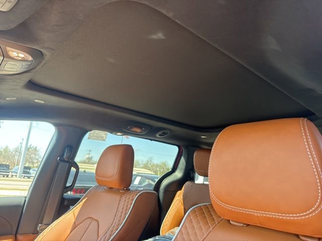 New 2026 Chrysler Pacifica Pinnacle image 16