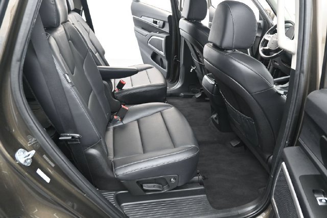 Used 2023 Kia Telluride S FWD image 32