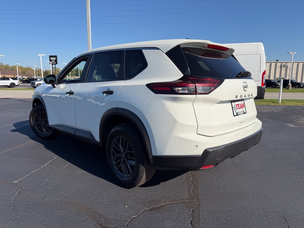 Used 2024 Nissan Rogue S FWD image 5