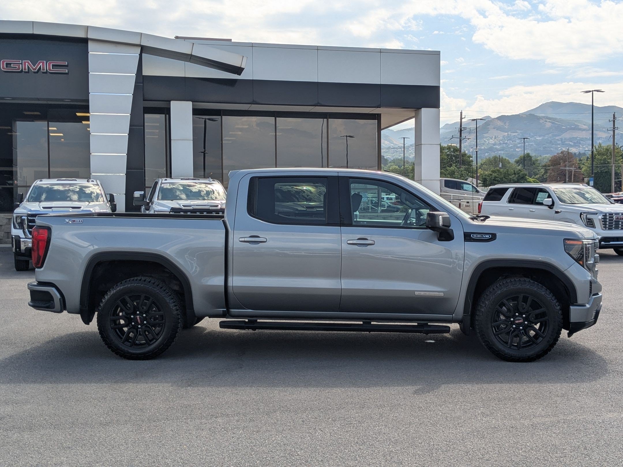 Certified 2024 GMC Sierra 1500 Elevation w/ Elevation Premium Package AWD/4WD image 7