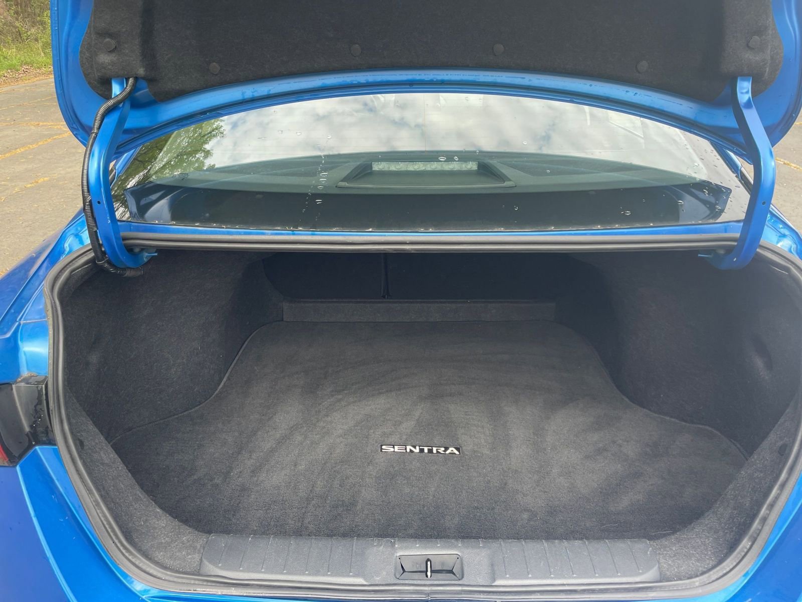 Used 2025 Nissan Sentra SV image 29