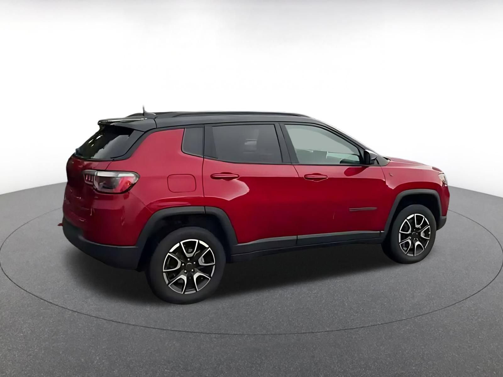 Used 2025 Jeep Compass Trailhawk AWD/4WD image 14