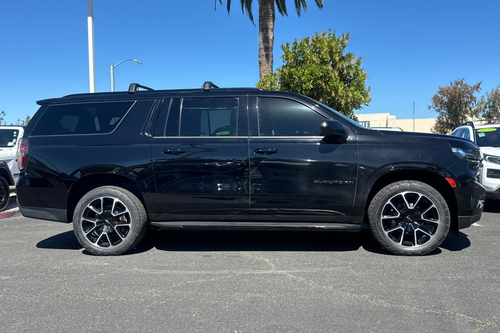 Used 2021 Chevrolet Suburban RST AWD/4WD image 4