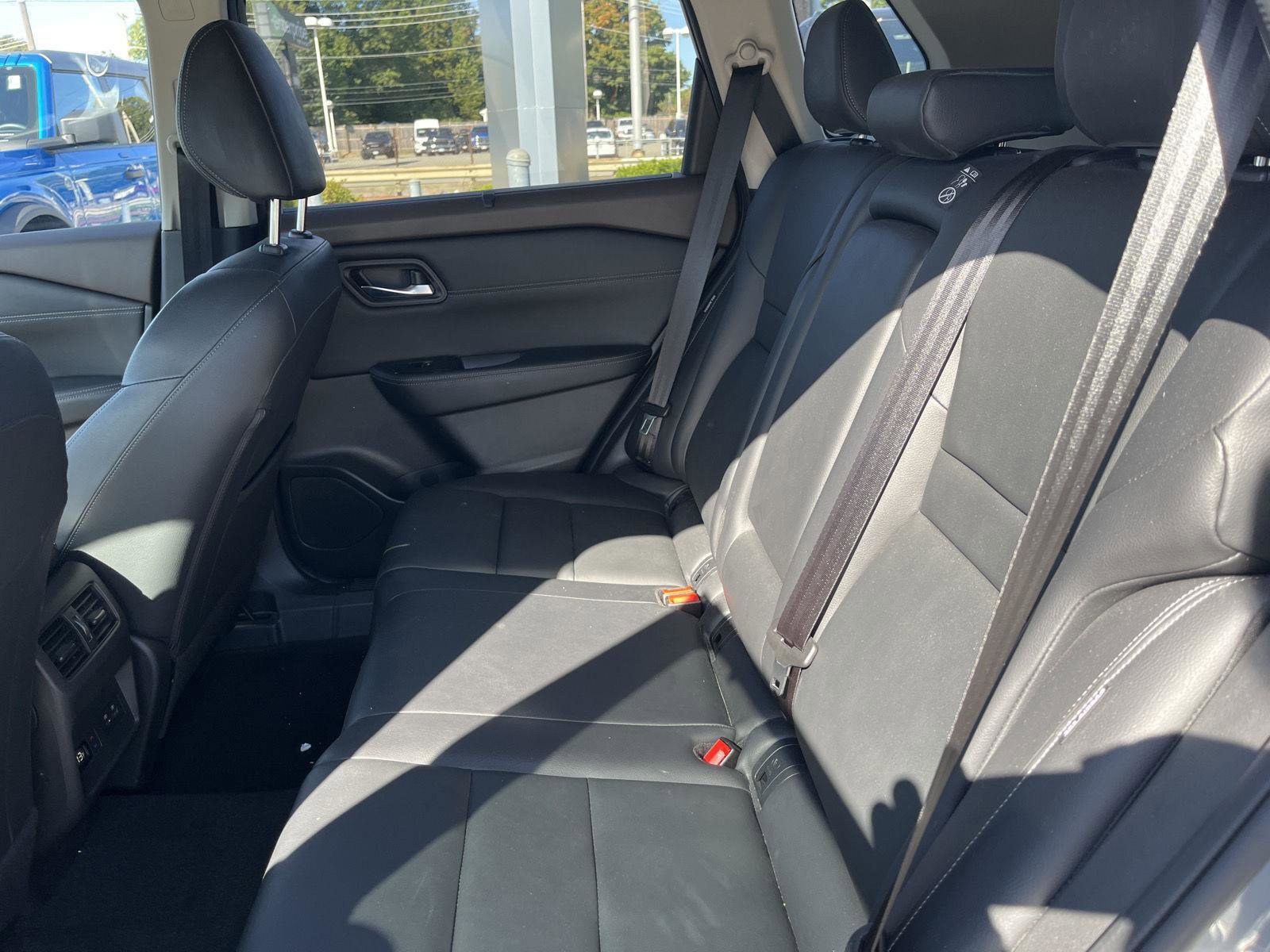 Used 2023 Nissan Rogue SL w/ SL Premium Package image 13