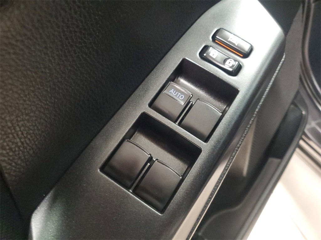 Used 2018 Toyota RAV4 LE image 18