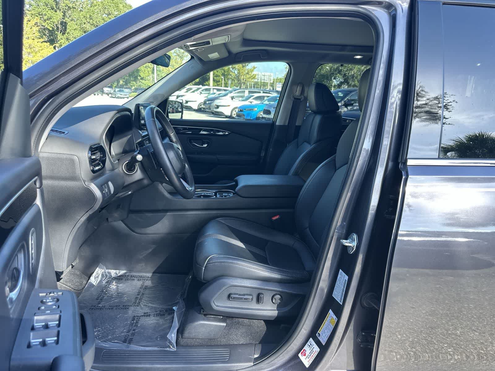 Used 2023 Honda Pilot Touring image 2