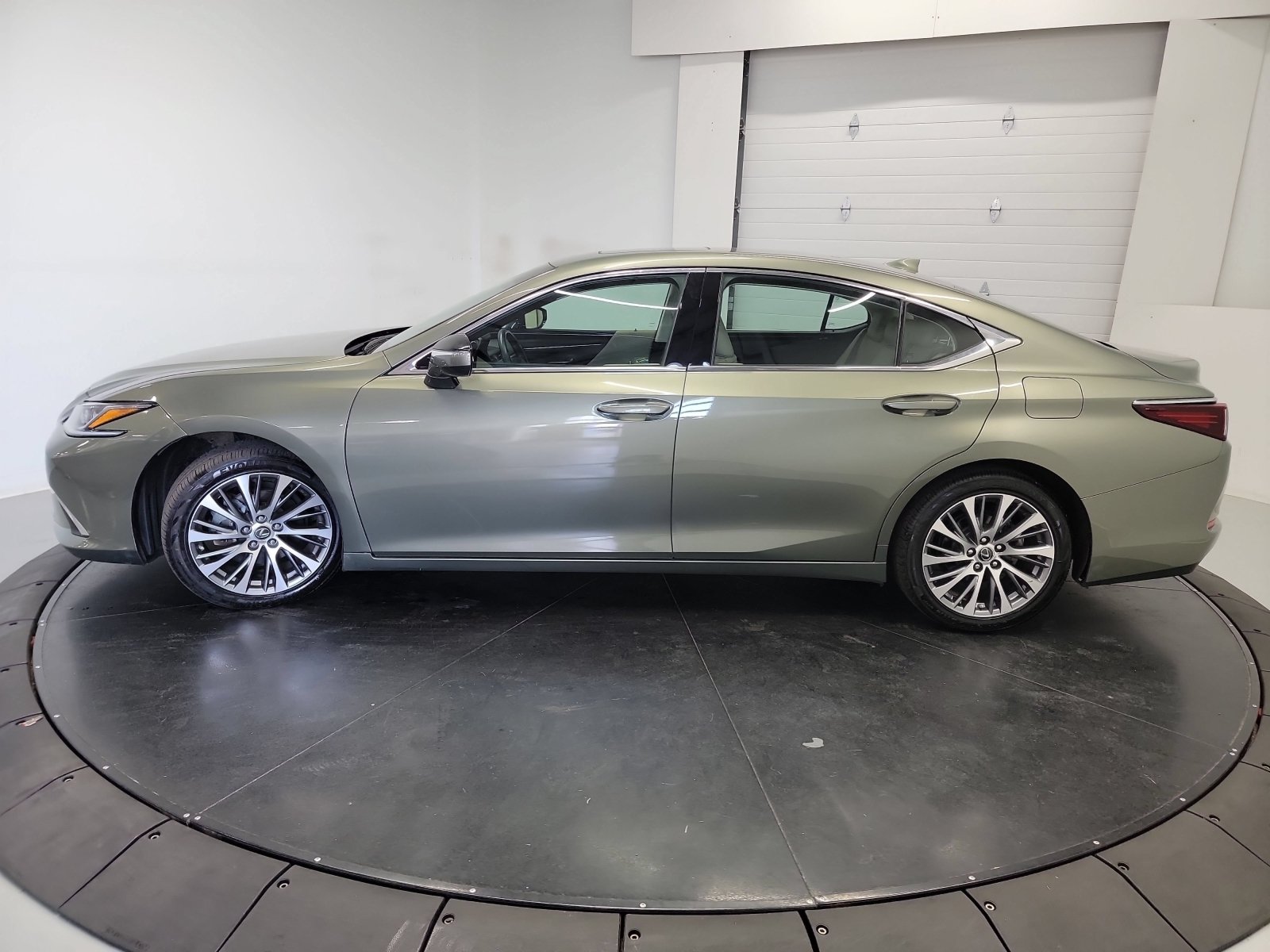 Used 2020 Lexus ES 350 w/ Premium Package FWD image 4