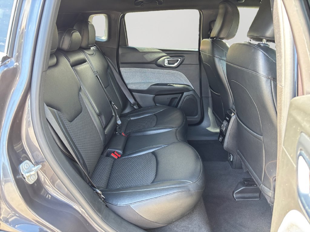 Used 2024 Jeep Compass Latitude AWD/4WD image 13