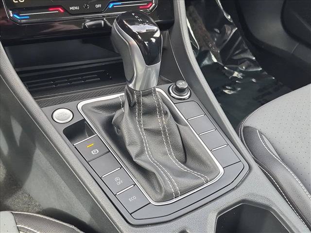 Used 2025 Volkswagen Jetta SE FWD image 12