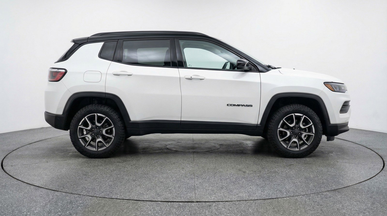Used 2025 Jeep Compass Trailhawk image 11