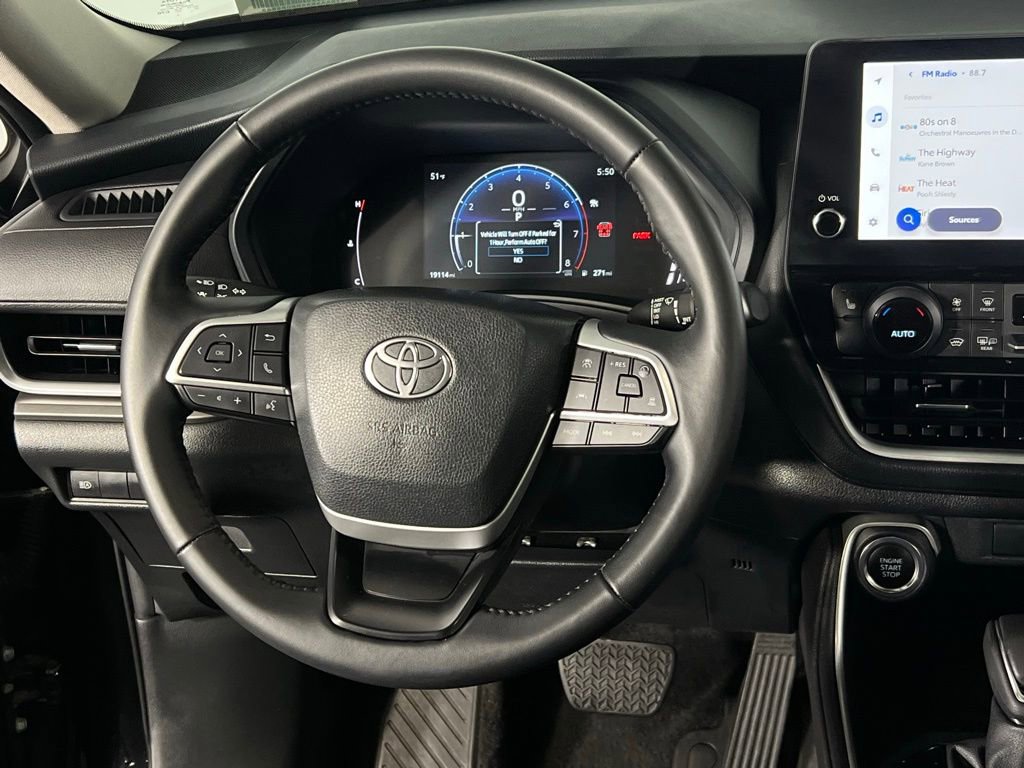 Used 2025 Toyota Grand Highlander AWD image 16