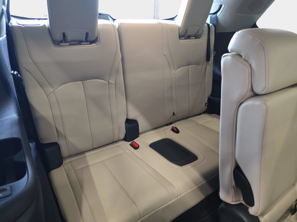 Used 2023 INFINITI QX60 Sensory w/ Cargo Package AWD/4WD image 16