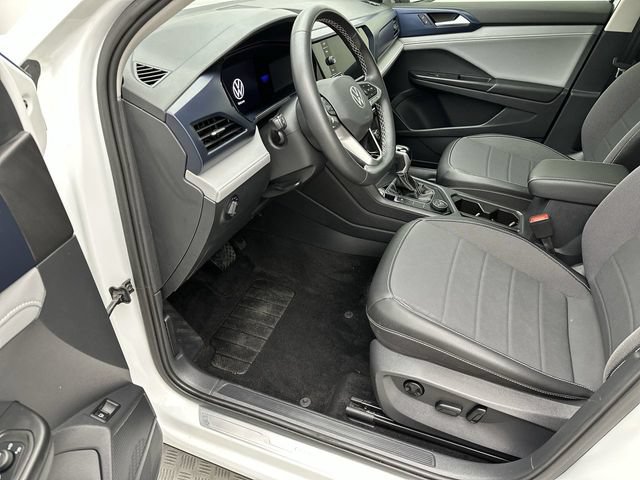 Used 2023 Volkswagen Taos SE w/ Panoramic Sunroof Package AWD/4WD image 11