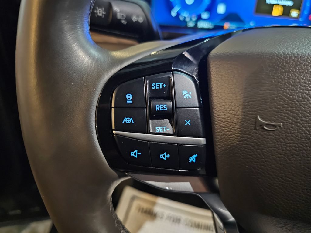 Used 2022 Ford Explorer Platinum w/ Equipment Group 601A AWD/4WD image 19
