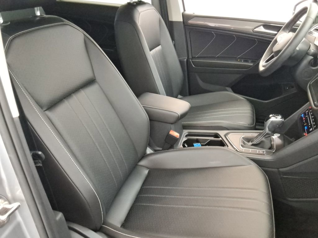 Certified 2022 Volkswagen Tiguan SE image 16
