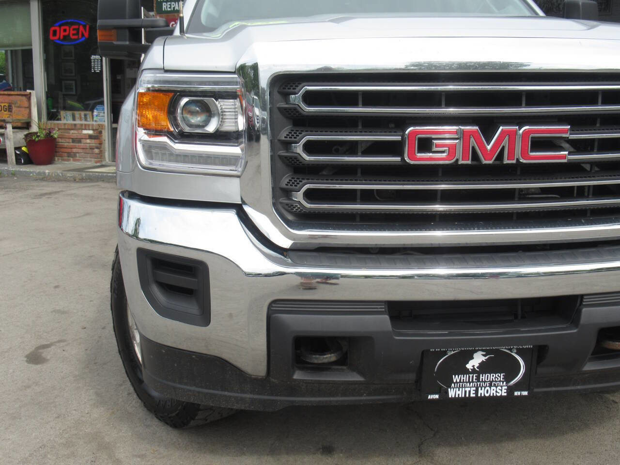 Used 2017 GMC Sierra 2500 SLE w/ Suspension Package, Off-Road AWD/4WD image 3