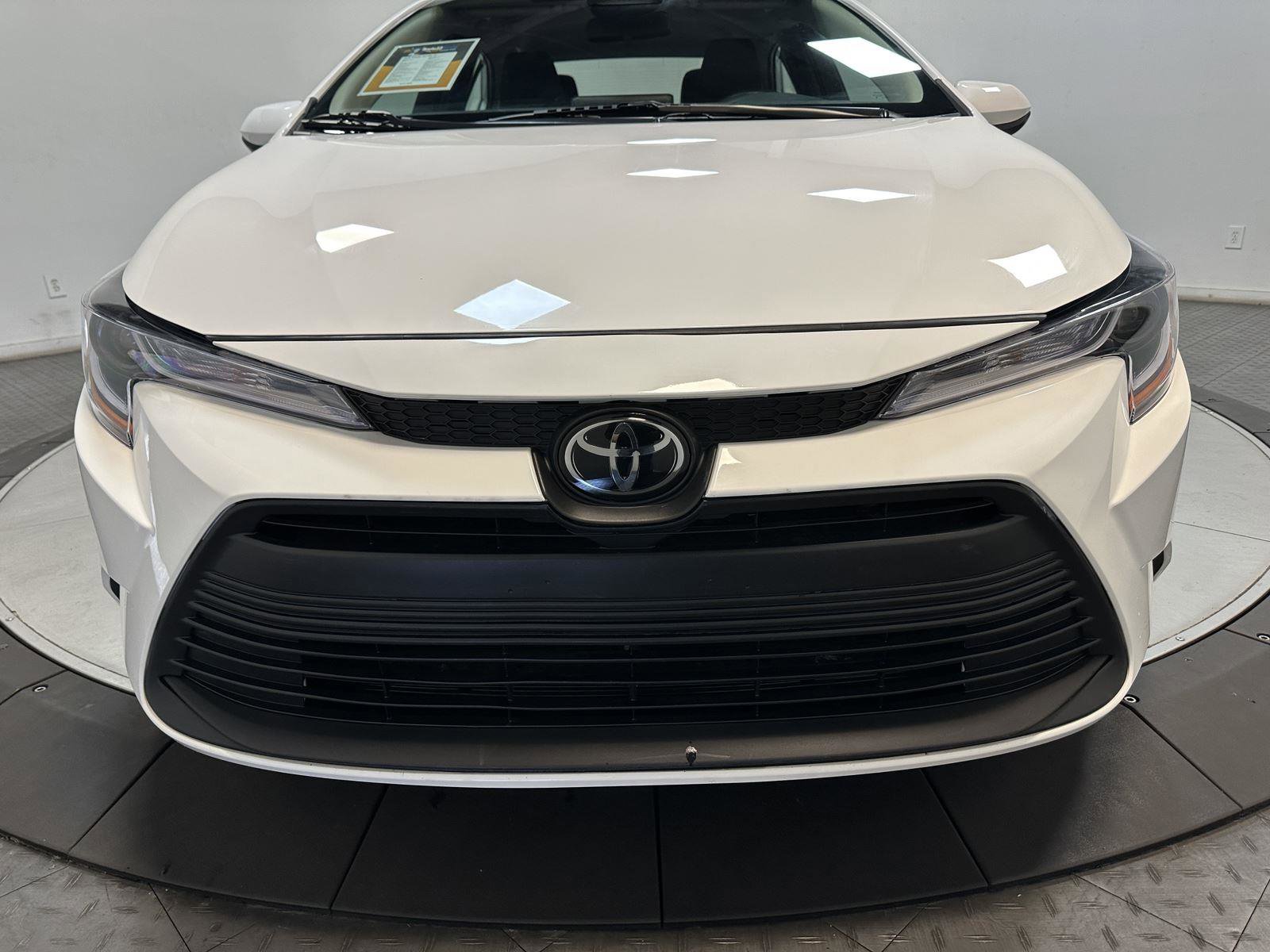 Used 2025 Toyota Corolla LE FWD image 5