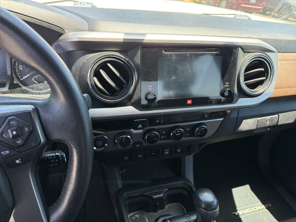 Used 2016 Toyota Tacoma Limited w/ Towing Package AWD/4WD image 13