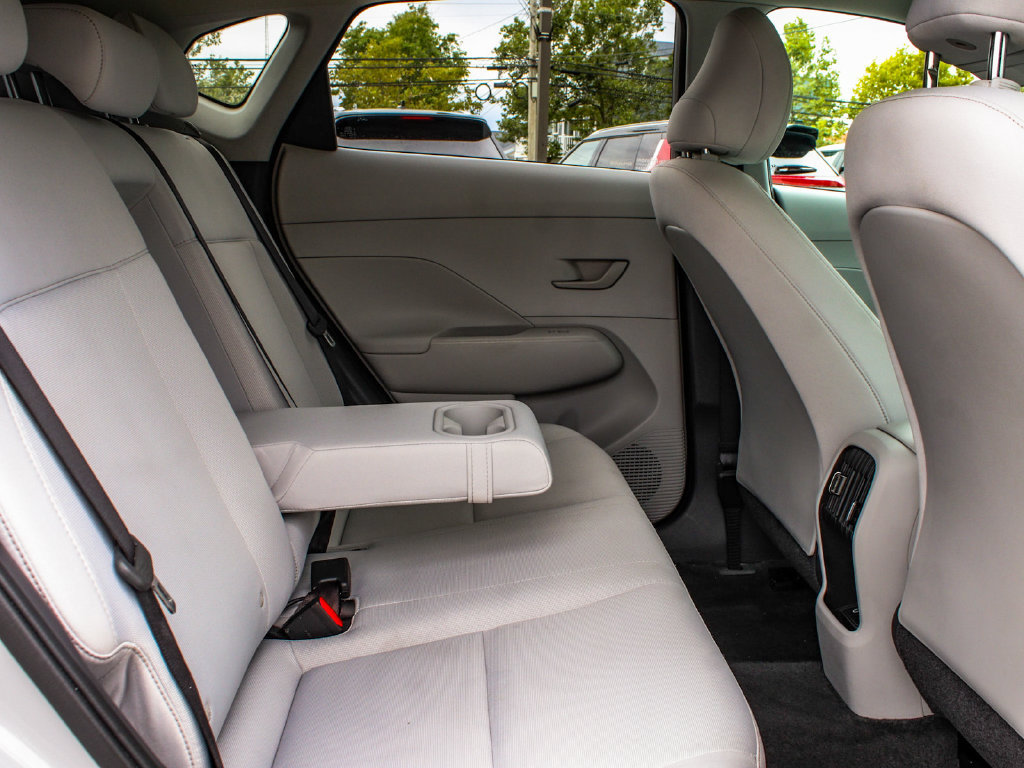 Used 2025 Hyundai Kona SEL AWD/4WD image 37