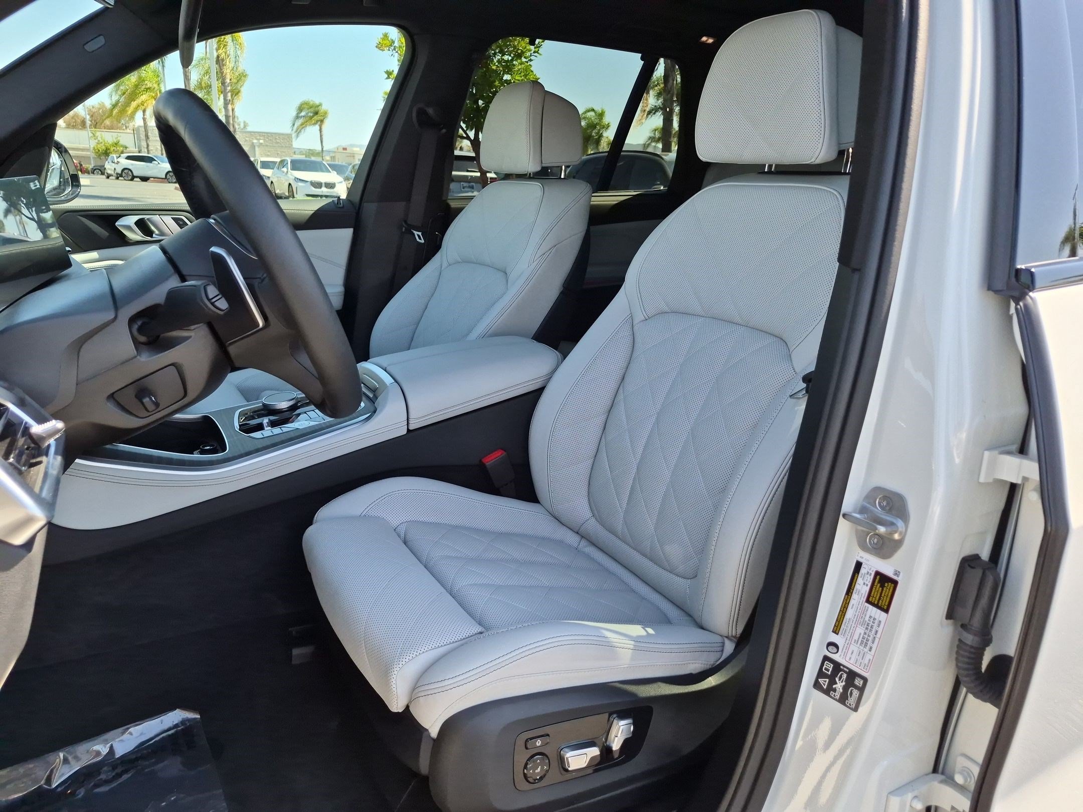 Used 2026 BMW X5 xDrive40i w/ M Sport Package AWD/4WD image 16