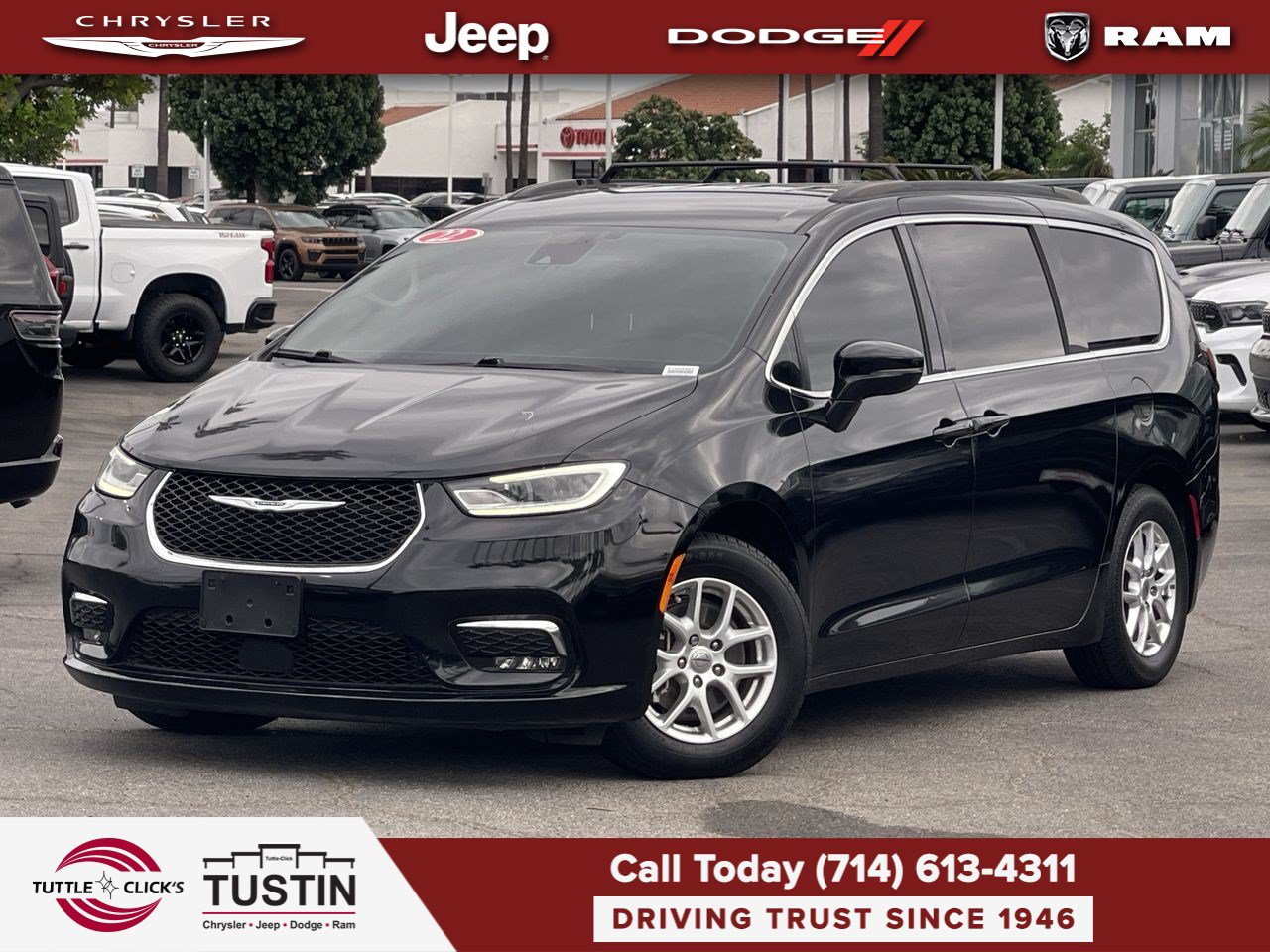 Used 2022 Chrysler Pacifica Touring-L FWD image 1