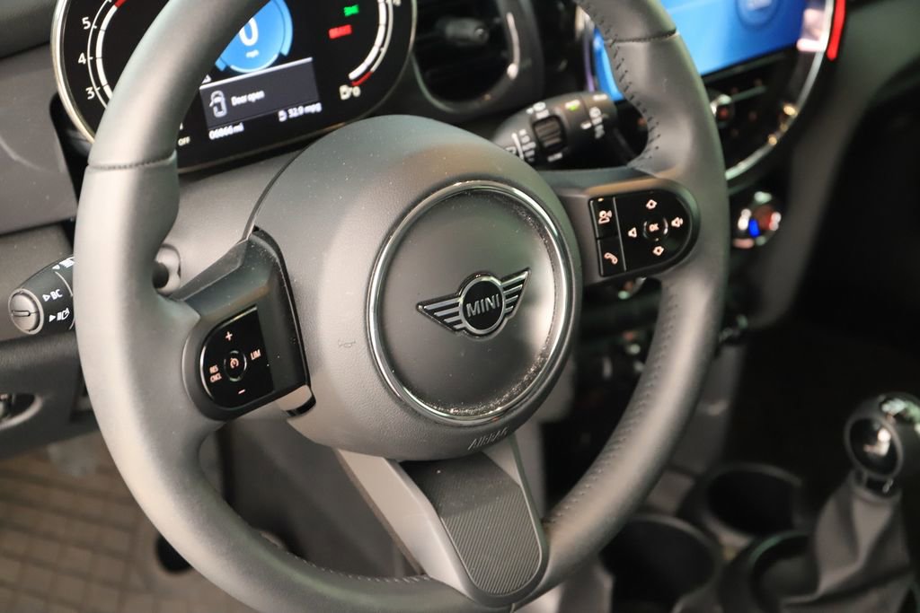 Used 2024 MINI Cooper 2-Door Hardtop FWD image 17