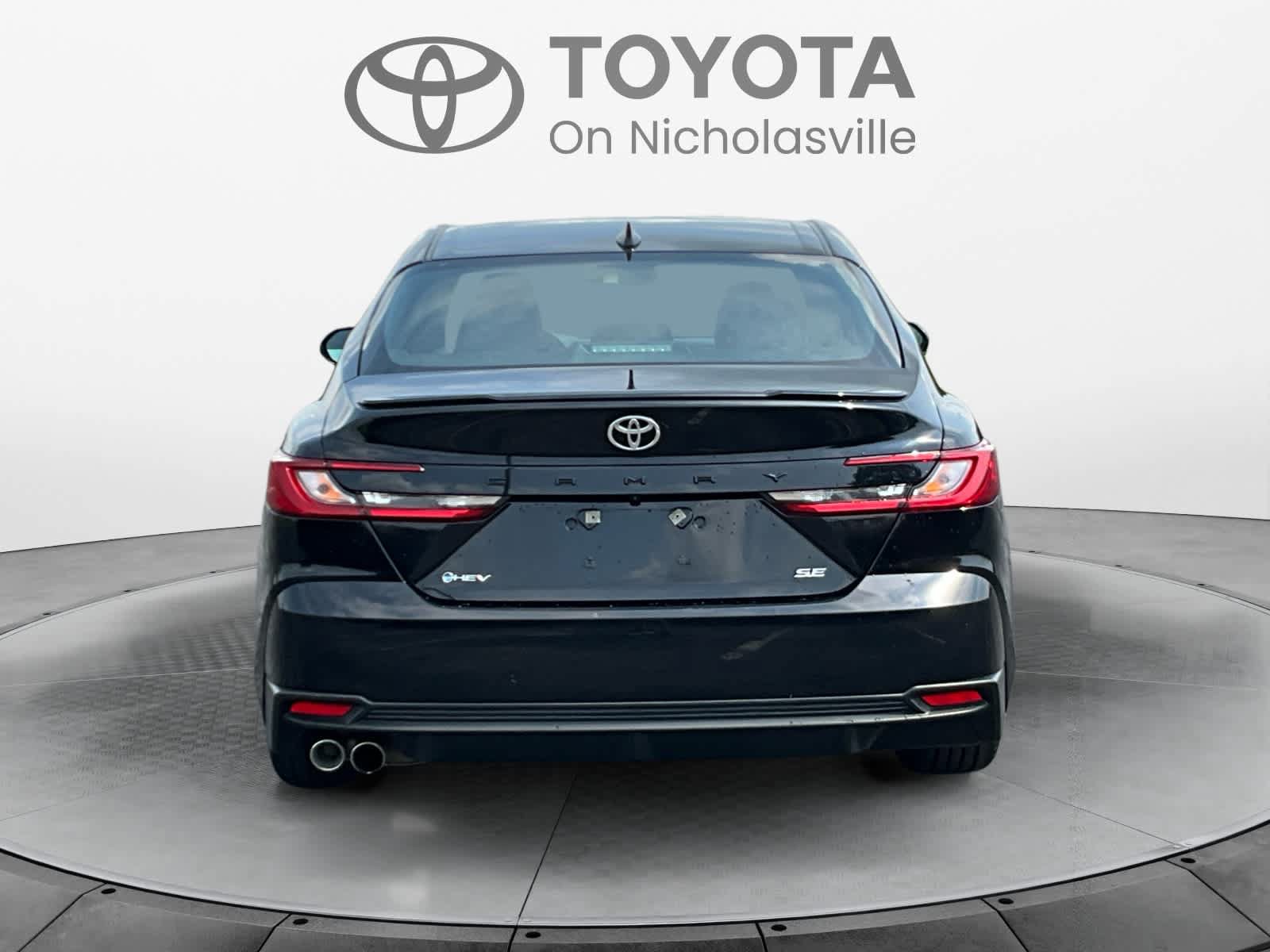 Used 2025 Toyota Camry SE FWD image 4