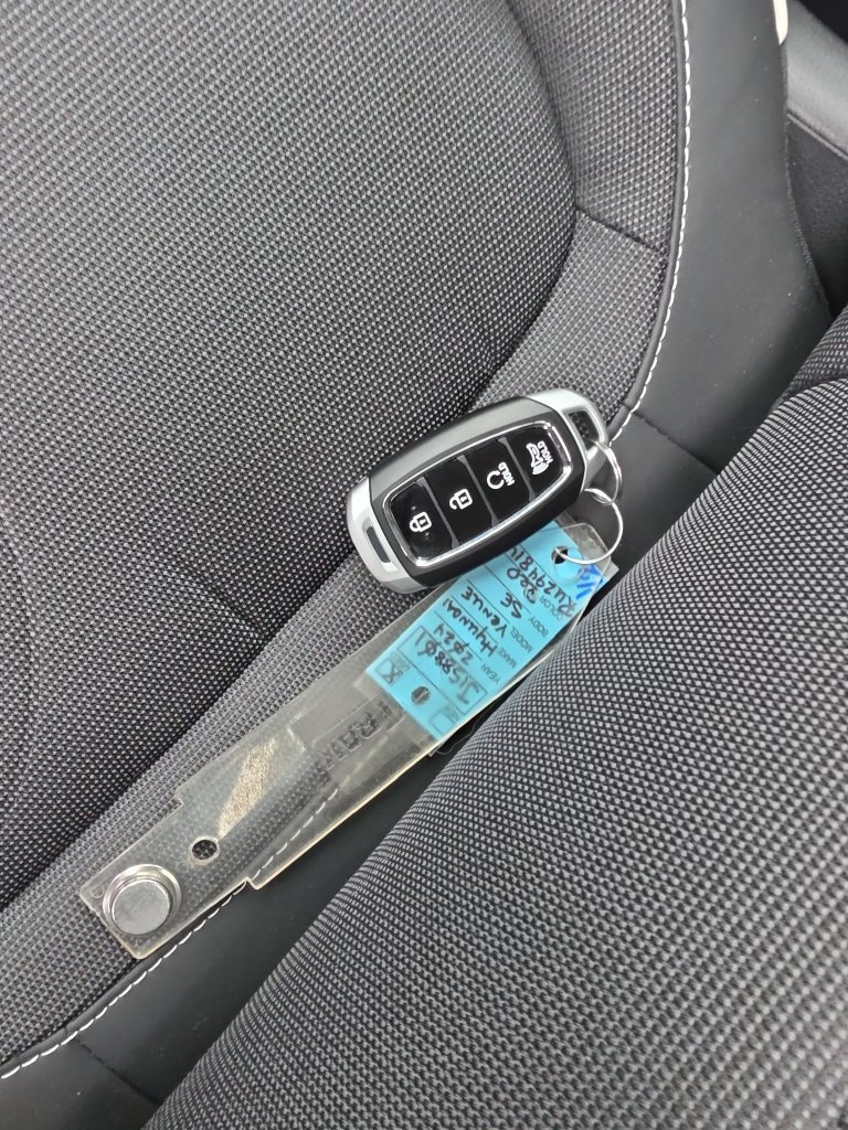 Used 2024 Hyundai Venue Limited FWD image 29