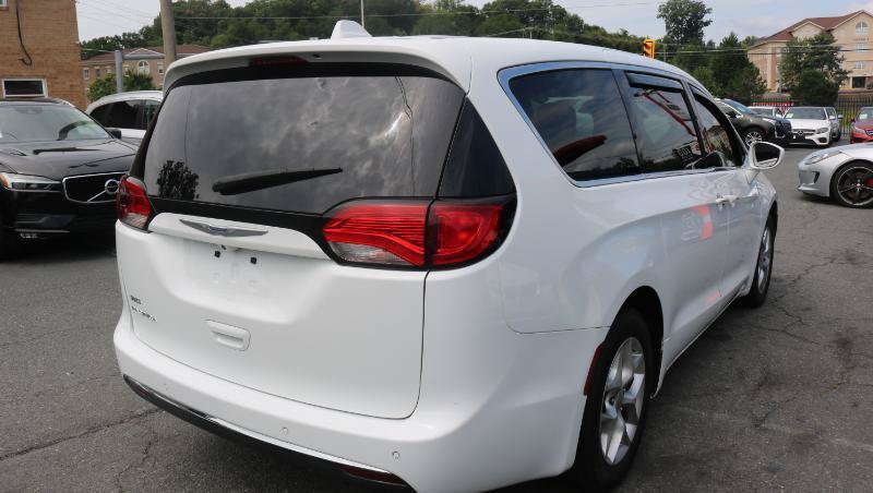 Used 2020 Chrysler Pacifica Touring w/ Tire & Wheel Group FWD image 6