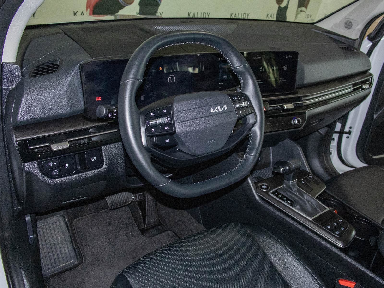 Used 2026 Kia Sportage EX FWD image 5
