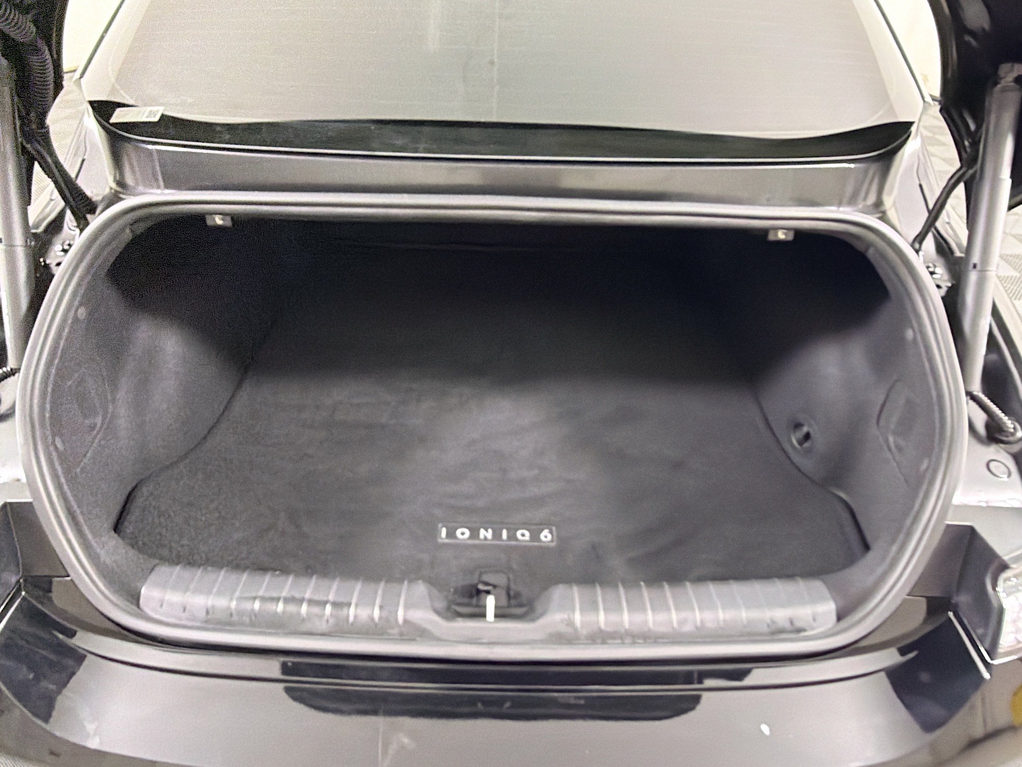 Used 2024 Hyundai Ioniq 6 SEL RWD image 28