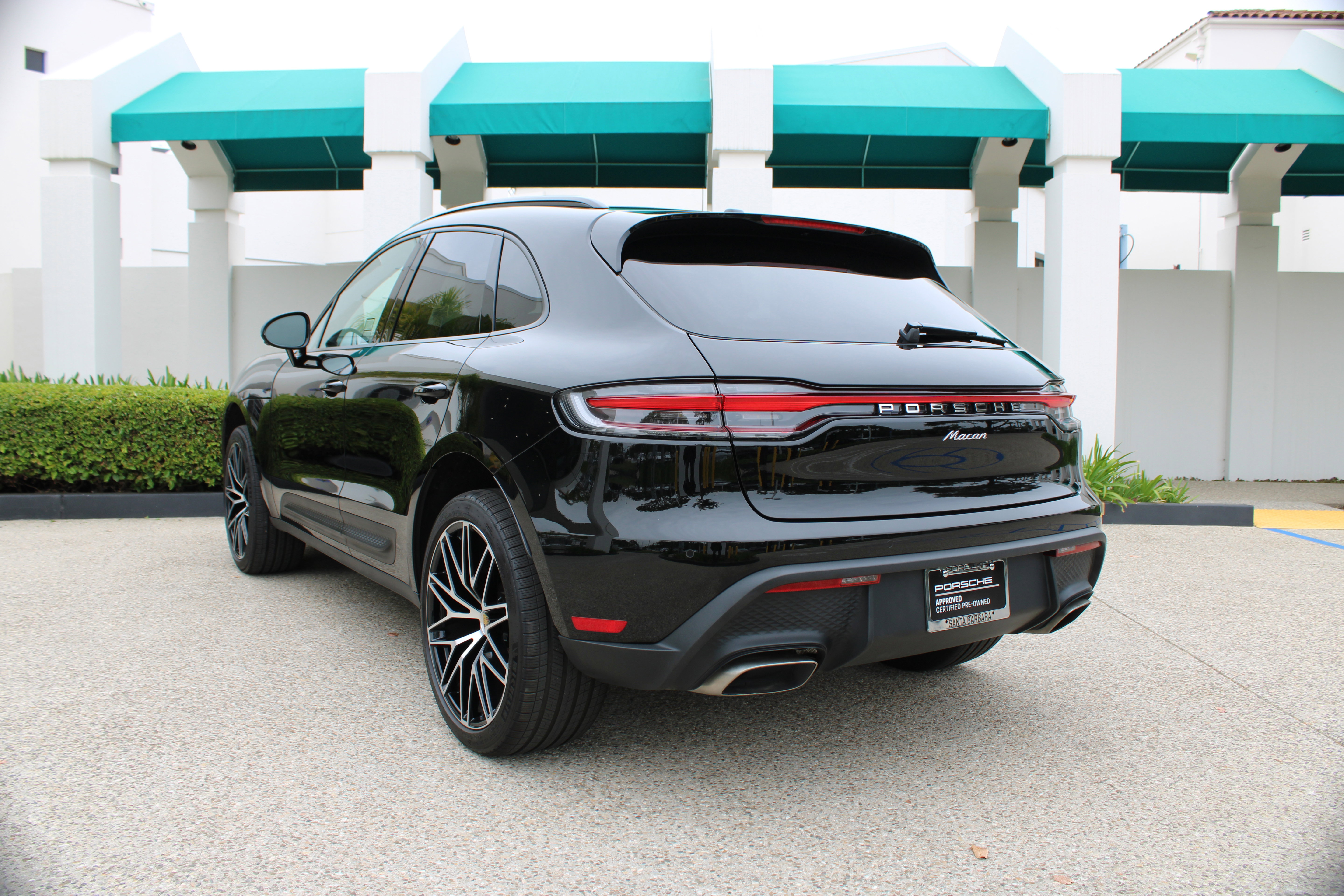Certified 2026 Porsche Macan AWD/4WD image 3