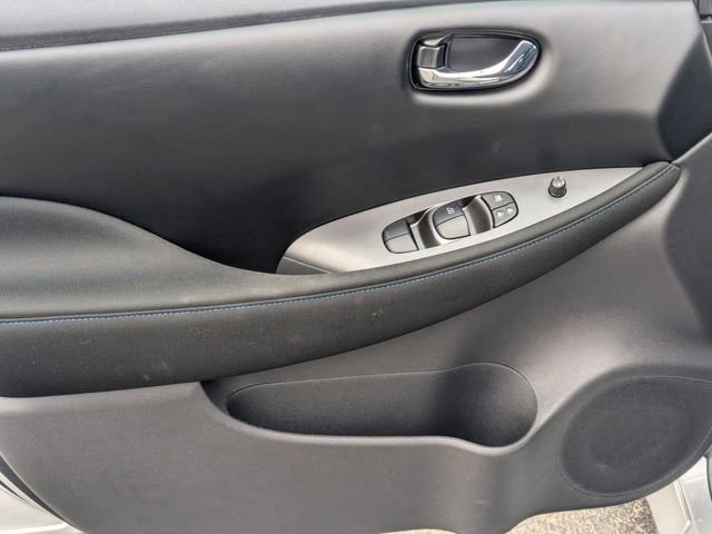 Used 2024 Nissan Leaf S image 13