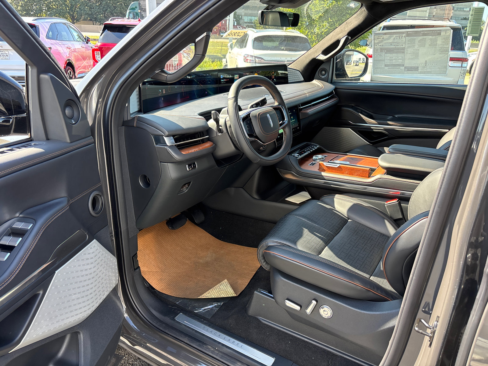 New 2025 Lincoln Navigator L Black Label image 25
