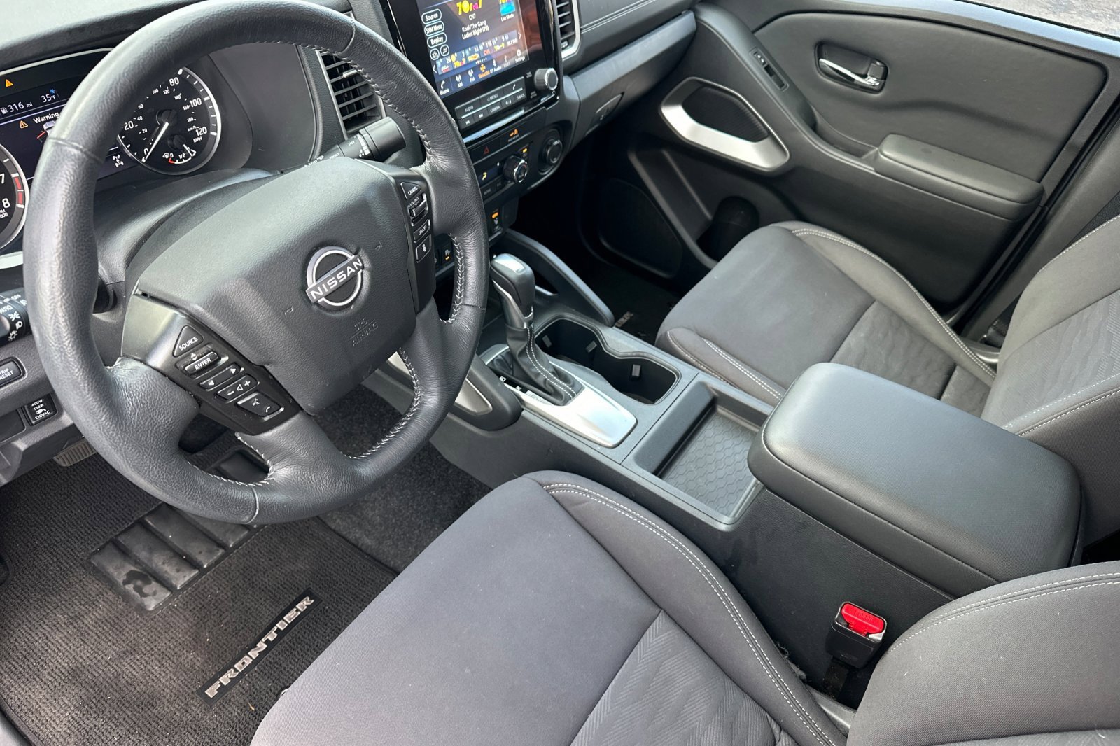 Used 2022 Nissan Frontier SV image 11