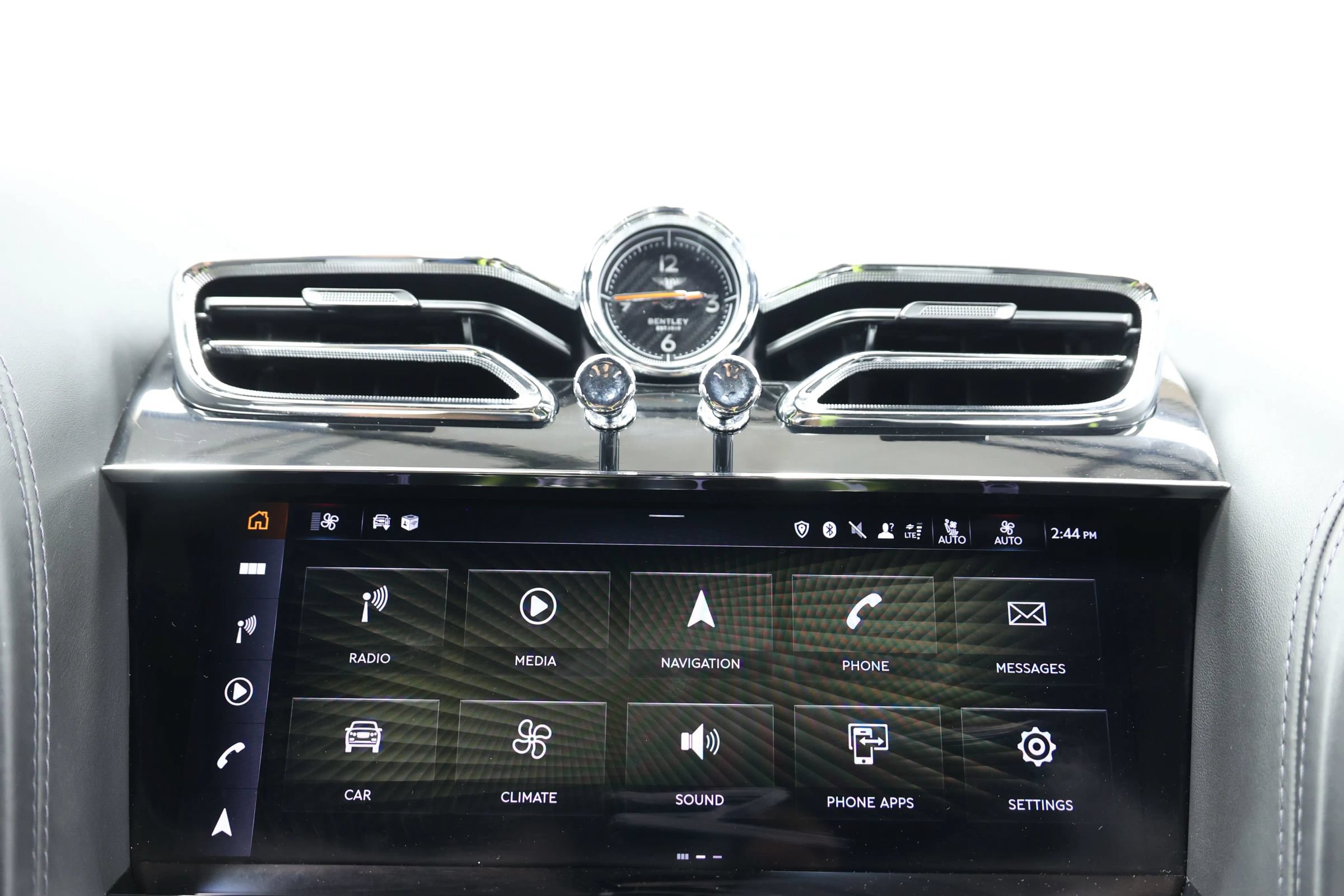 Used 2023 Bentley Bentayga AWD/4WD image 40