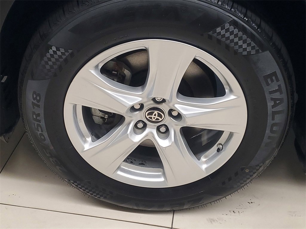 Certified 2023 Toyota Highlander LE image 4