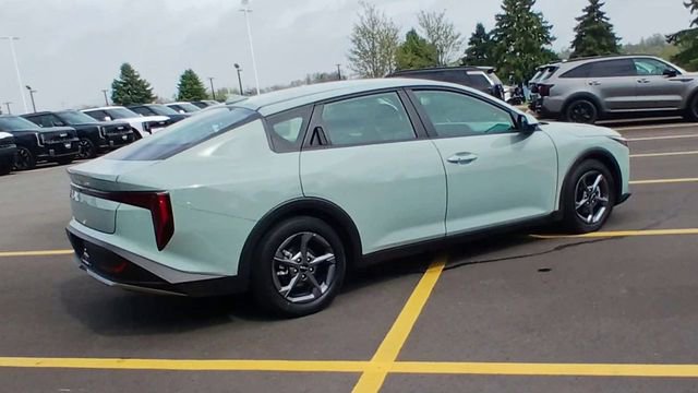 Certified 2025 Kia K4 FWD image 3