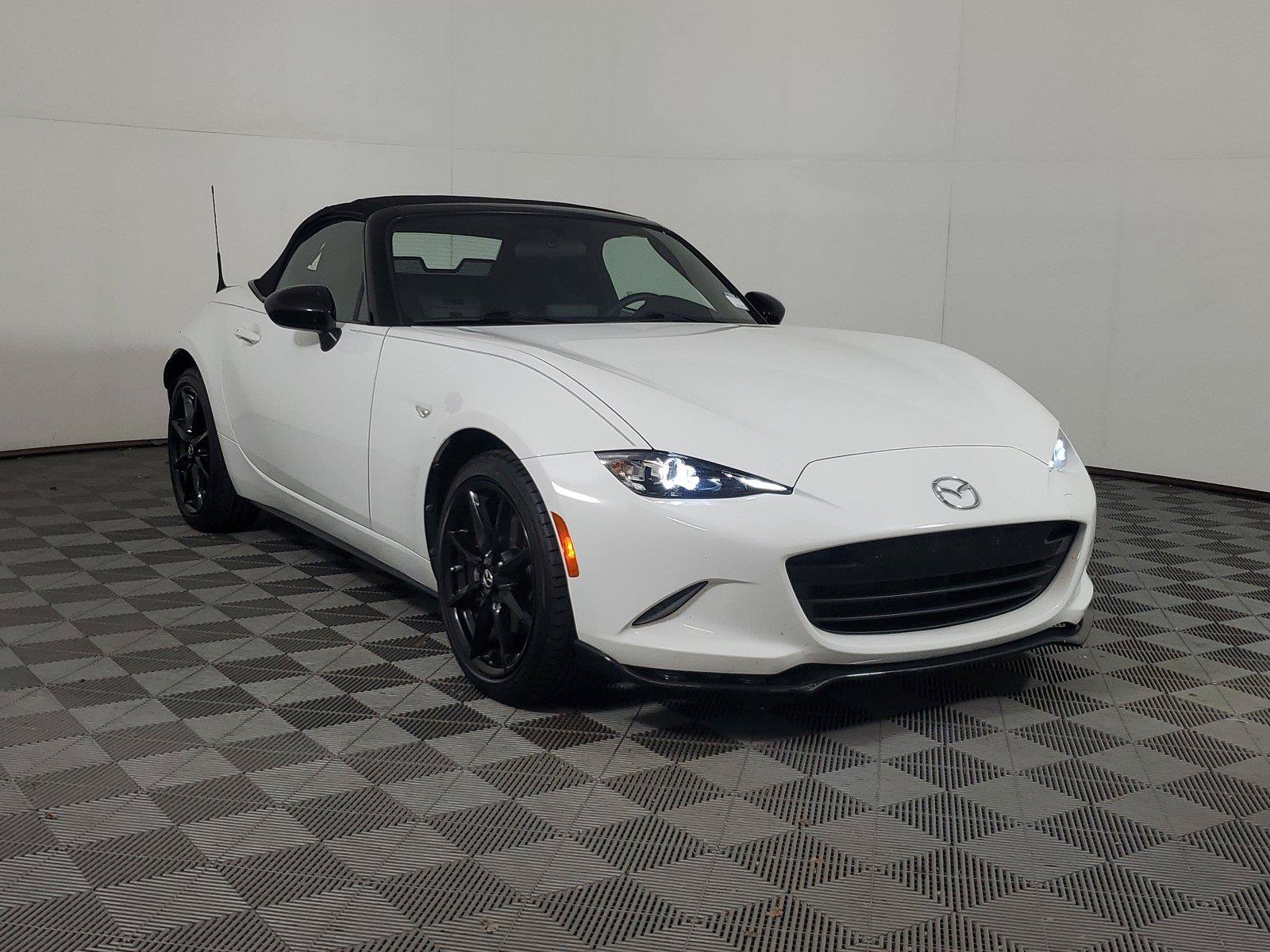 Used 2019 MAZDA MX-5 Miata Club RWD image 3