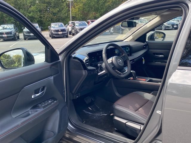 New 2026 Nissan Kicks SR w/ Cold Weather Package AWD/4WD image 14