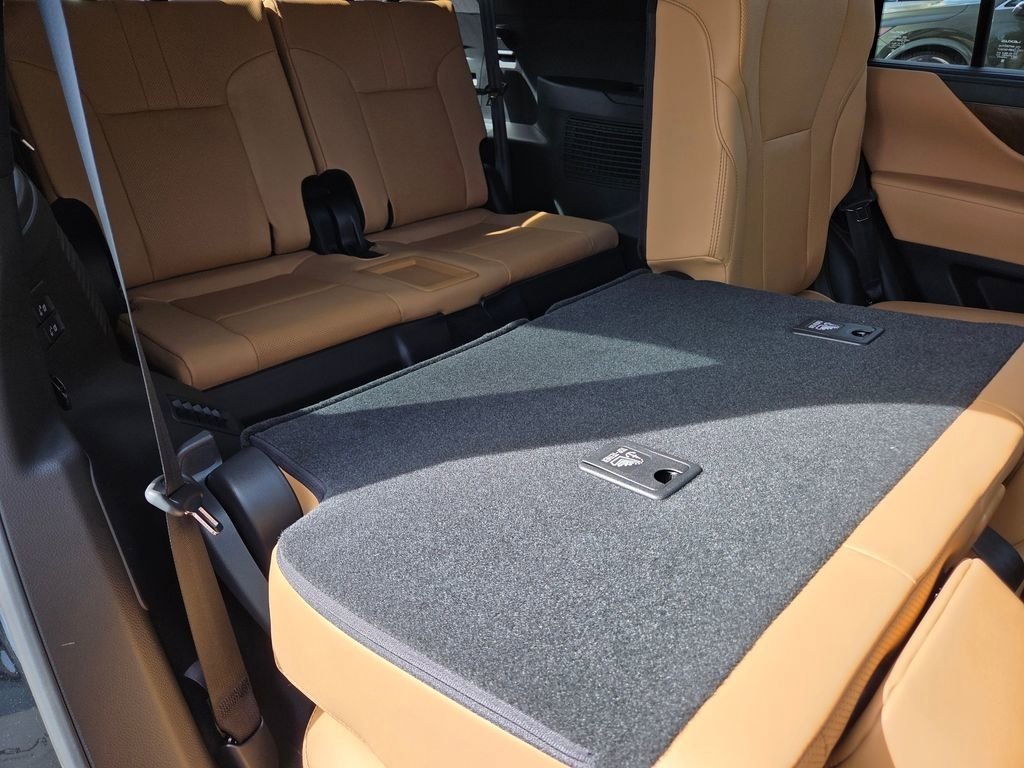 New 2026 Lexus LX 700h Luxury image 5