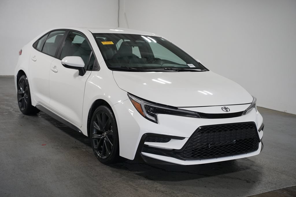 Used 2024 Toyota Corolla SE FWD image 3