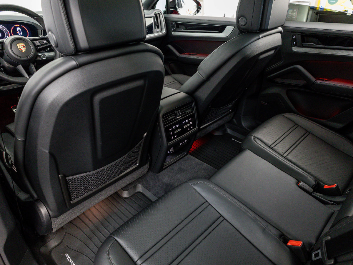 Certified 2026 Porsche Cayenne S AWD/4WD image 32