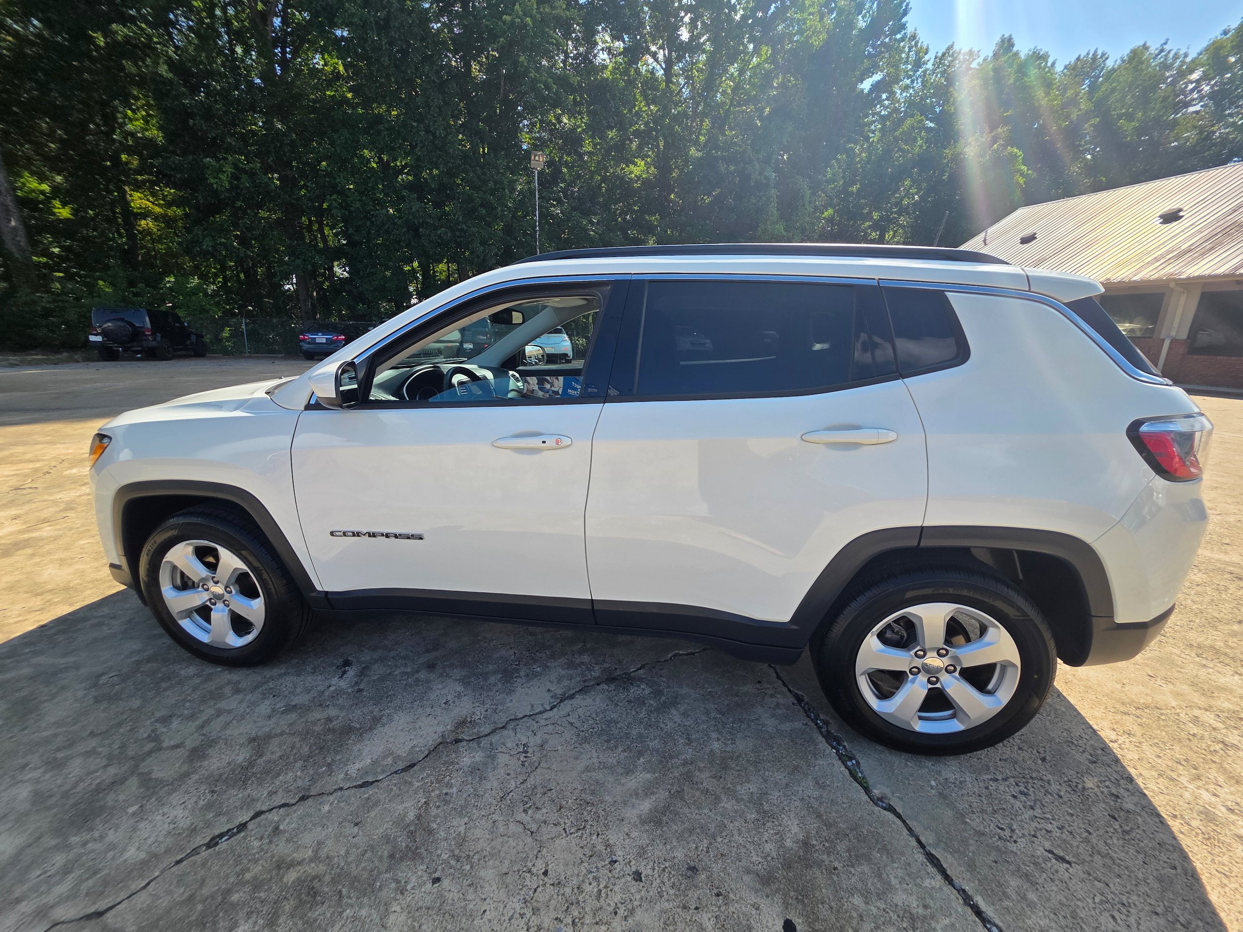 Used 2019 Jeep Compass Latitude FWD image 8