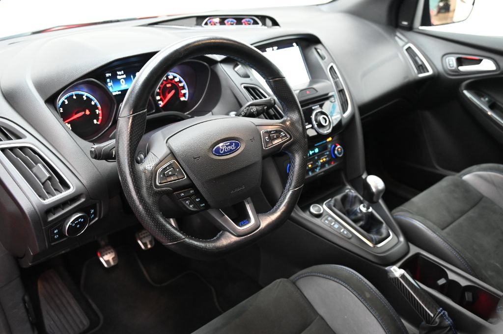Used 2018 Ford Focus RS AWD/4WD image 27